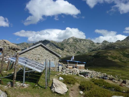 Chalet de montagne avec installation photovoltaïque autonome